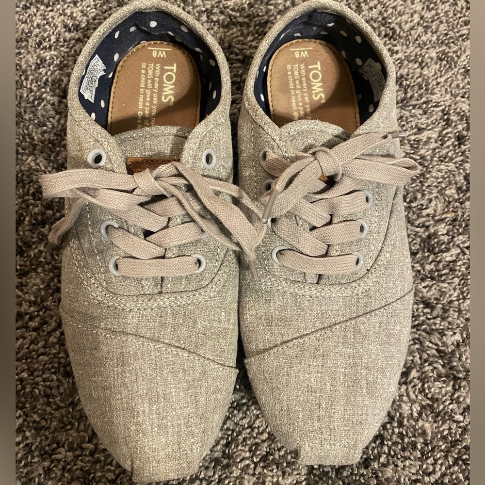 Gray size 8 Tom shoes
